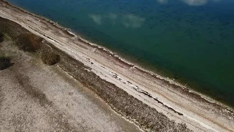 Büyükçekmece Gölü’nün suyu çekildi; 1500 yıllık baraj hattı ortaya çıktı
