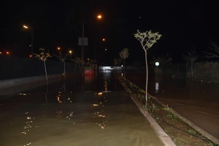 İzmir'deki sel felaketi havadan görüntülendi! Araçlar sular altında kaldı