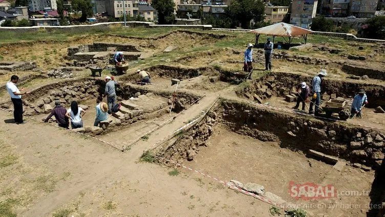 Bitlis Kalesi’nde Osmanlı dönemine ait mezar bulundu