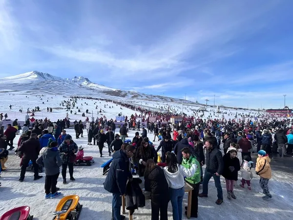 erciyes-yeni-yilda-tiklim-tiklim-1704024005301.jpg