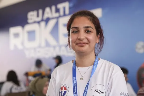 farkli-bolgelerden-gelen-ogrenciler-teknofest-mavi-vatanda-turkiye-icin-teknoloji-uretiyor-1787474868607.jpeg
