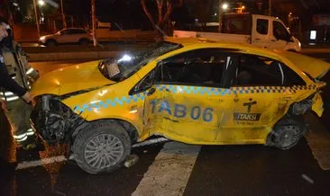 Lüks otomobilin çarptığı taksi hurdaya döndü: 1 yaralı