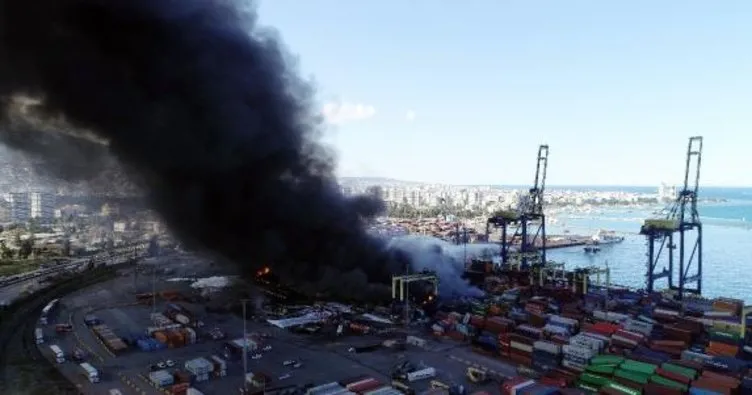 İskenderun Limanı’ndaki yangına ekiplerin havadan ve karadan müdahalesi sürüyor