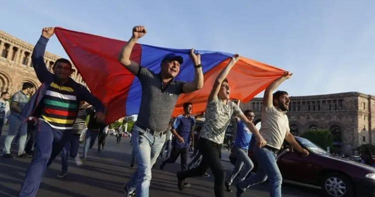 Ermenistan’da sular durulmuyor! Kremlin’den açıklama geldi...