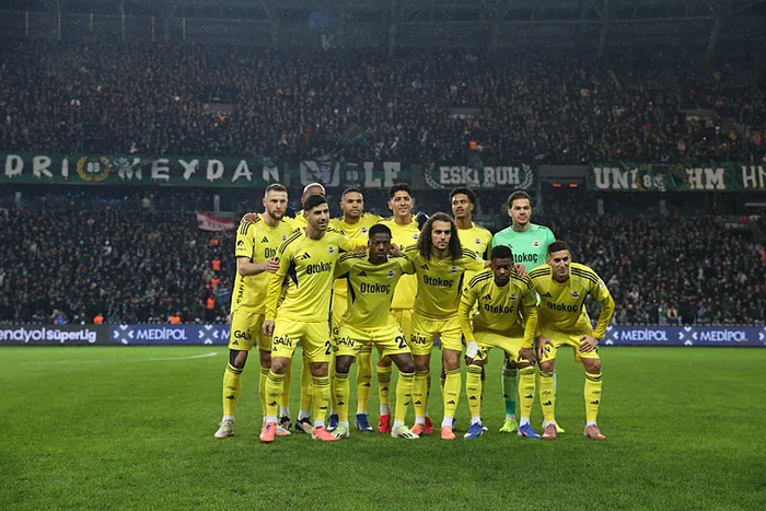 canli-super-ligde-kocaelispor-fenerbahce-maci-1770053243814.jpeg