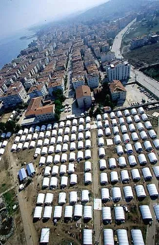 17 Ağustos 1999.. Türkiye'yi yıkan depremin acı görüntüleri