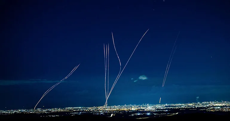 İran savaş gemisine denizaltı saldırısı