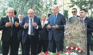 Erdoğan ve Bahçeli, Türkeş’in kabrini ziyaret ettiler dua edip karanfil bıraktılar