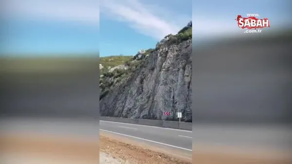 Marmaris'te yola düşen kayalar kaldırılıyor