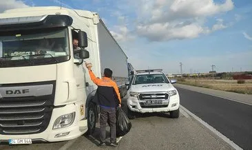 AFAD’dan sınır kapısında bekleyen tır şoförlerine kumanya ikramı