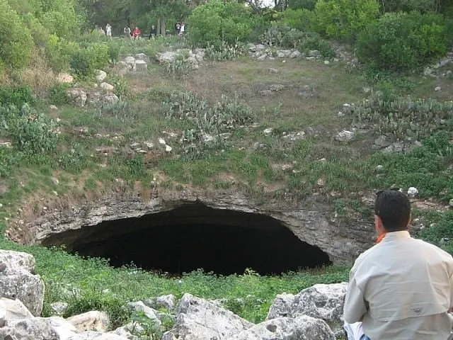 Ünlü Bracken mağarası