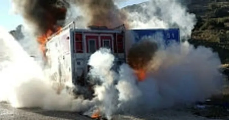 Antalya’da seyir halindeki AKS ambulansı alev alev yandı