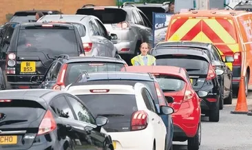 İngiltere’de asker pompaya geçiyor