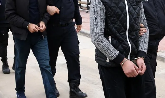 İzmir’de FETÖ’nün emniyet mahrem yapılanmasına yönelik operasyonda 7 kişi yakalandı