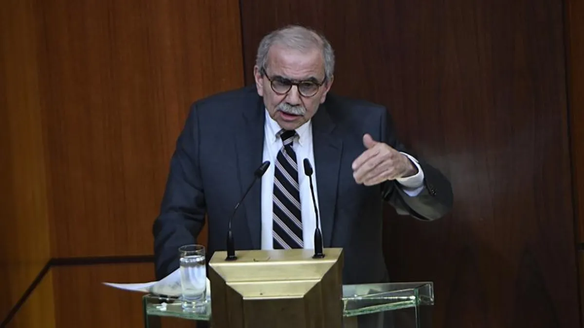 Lübnan’da hükümet meclisten güvenoyu aldı Lübnan’da hükümet meclisten güvenoyu aldı