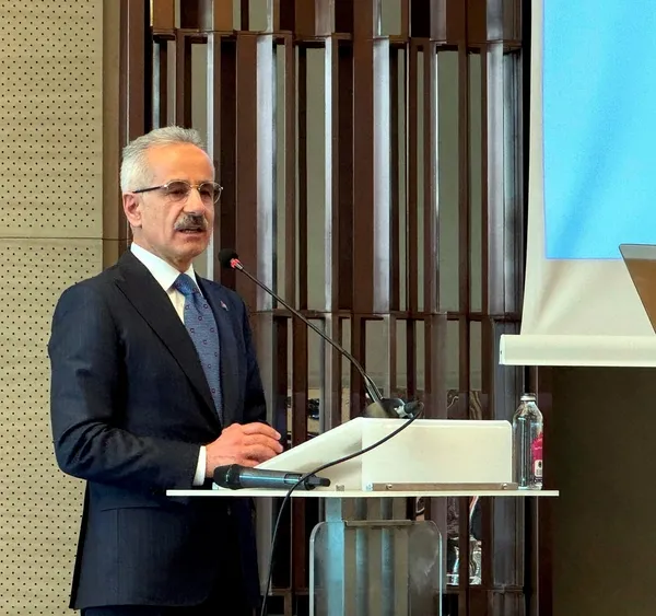 bakan-uraloglu-erkeklerin-egemen-oldugu-tasimacilik-ve-lojistik-alanlarinda-kadinlarin-istihdamini-artirmak-ic-1738240967610.jpg