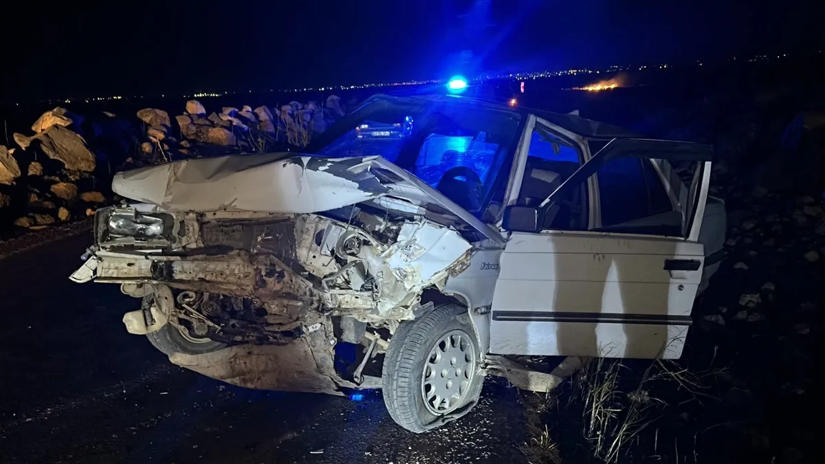 Şanlıurfa’da feci kaza: İki otomobil kafa kafaya çarpıştı! 3 yaralı Şanlıurfa’da feci kaza: İki otomobil kafa kafaya çarpıştı! 3 yaralı