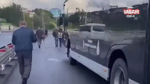 İstanbullunun bitmek bilmeyen çilesi! Metrobüs arızalanınca yolcular durağa kadar yürüdü | Video
