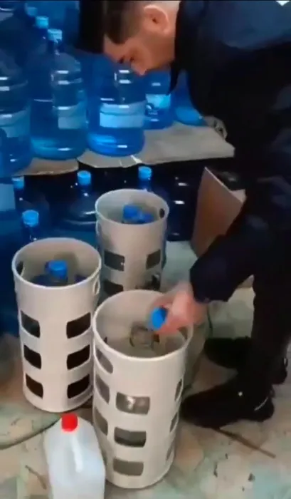 Sahte içki kabusu büyüyor! Sucu dükkanını labarotuvara çevirmişler! Damacana ve bidonlarda litrelerce...