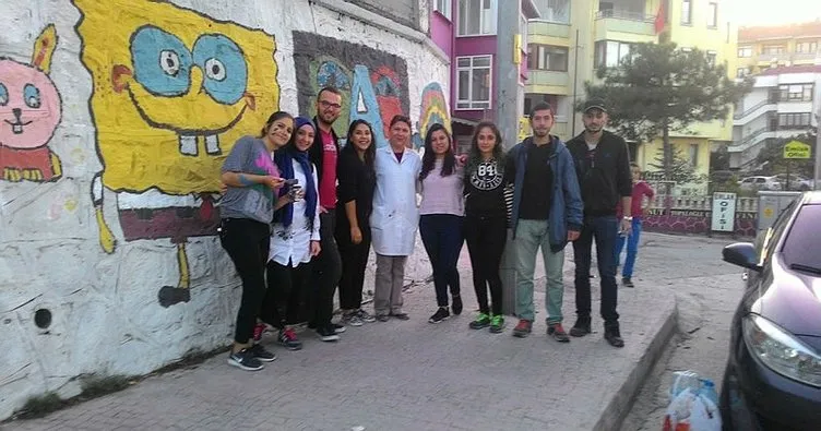 Düzce Üniversitesi öğrencileri okul duvarına renk kattı