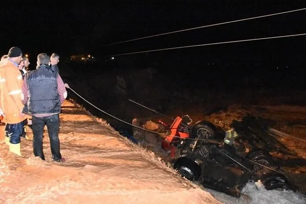 Sel sularına kapılan TIR sürücüsü öldü