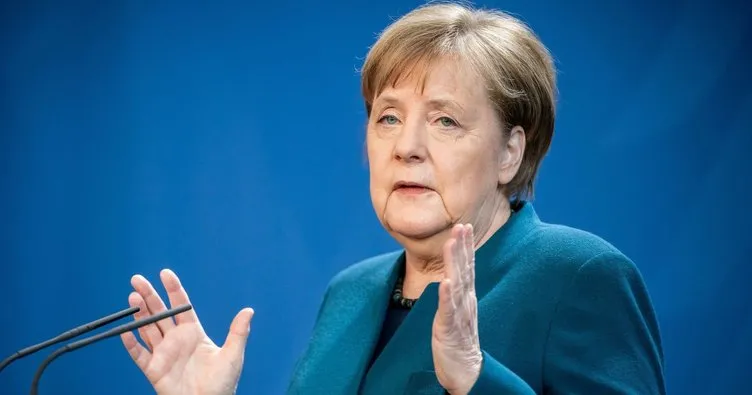 Merkel: Adımları dikkatli atmalıyız