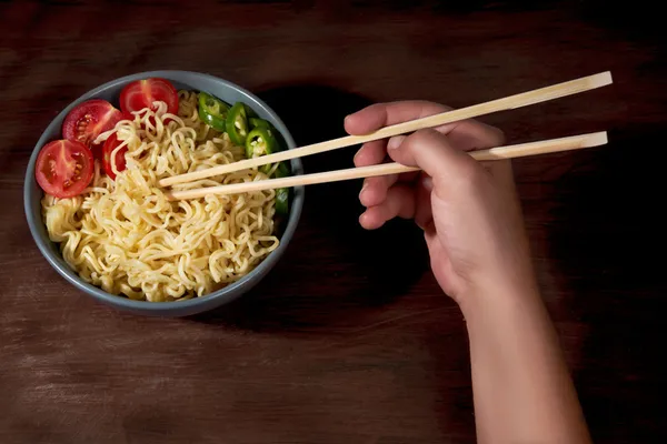 hazir-noodlelarda-salmonella-tehlikesi-106-vaka-dogrulandi-urunler-toplatiliyor-1783066390535.jpg
