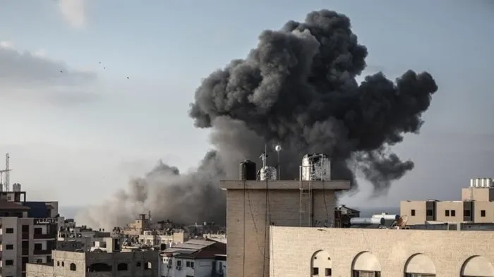 İşgalci İsrail ordusundan Gazze’ye yoğun bombardıman: 50 nokta hedef alındı