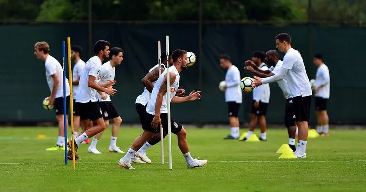 Beşiktaş hazırlıklarını sürdürdü, Alvaro Negredo yarın katılıyor