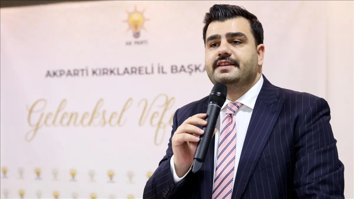 AK Partili Eyyüp Kadir İnan: Gençleri aparat olarak görüyorlar