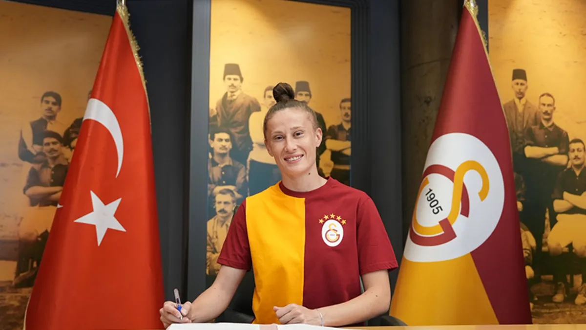 Galatasaray, Ebru Topçu ile sözleşme uzattı! Galatasaray, Ebru Topçu ile sözleşme uzattı!