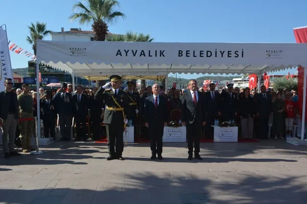 ayvalikta-zafer-bayraminin-103-yildonumu-coskusu-1756561783049.jpg