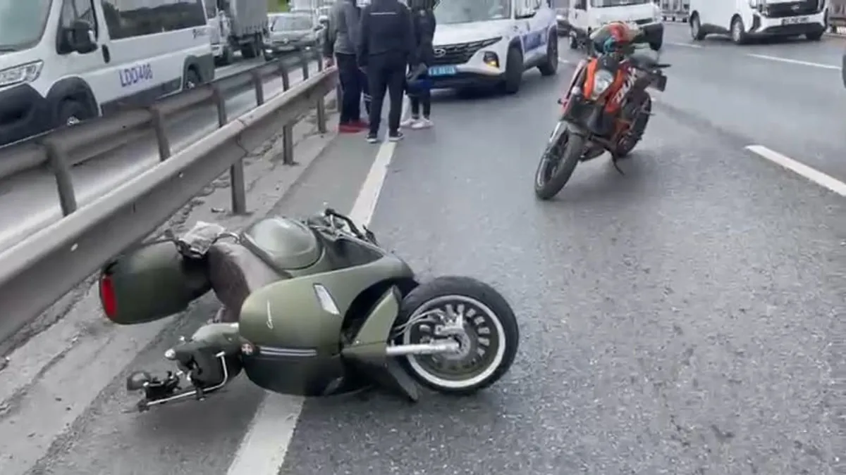 Sefaköy’de motosiklet bariyerlere çarptı: 1 ölü, 1 ağır yaralı Sefaköy’de motosiklet bariyerlere çarptı: 1 ölü, 1 ağır yaralı