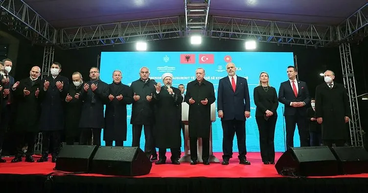 Son dakika: Arnavutluk’ta Başkan Erdoğan’a sevgi seli! Ethem Bey Camii ibadete açıldı