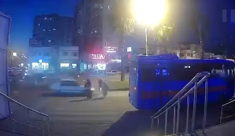 Adana’da feci kaza: Yol versin diye el kaldırdığı araç Elvan’ı hayattan kopardı!
