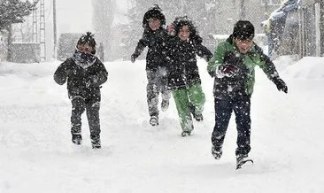 Bitlis'te kar yağışı nedeniyle okullar tatil edildi #bitlis