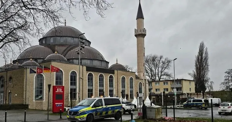Almanya’da iki camiye bomba tehdidi