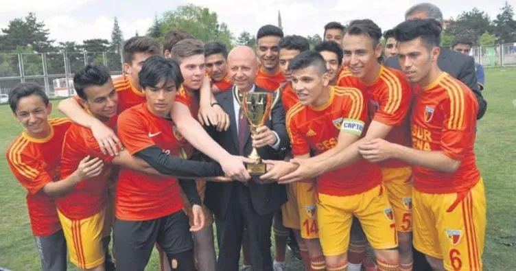 Kayseri Mesleki Anadolu Lisesi şampiyon