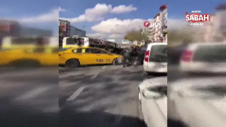Fatih’te taksici ve yolcu arasında tekmeli yumruklu kavga kamerada | Video