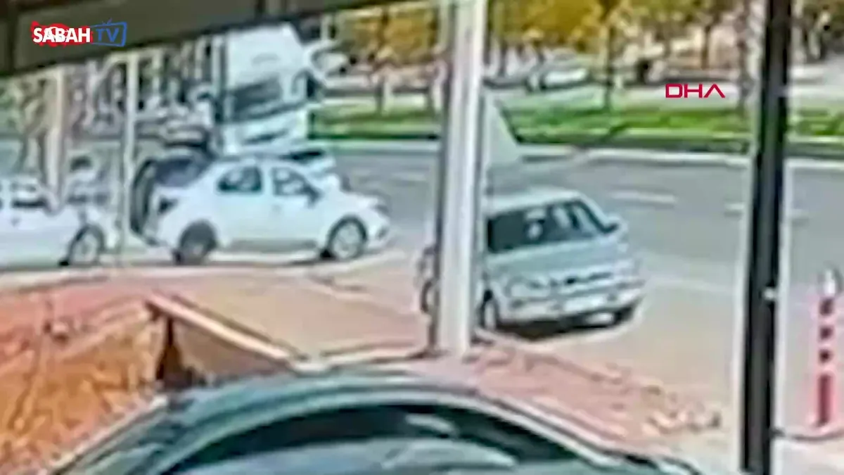 Şanlıurfa’da trafik kazası: 3 yaşındaki minik Nazlı yaşamını yitirdi! Kaza anı kamerada | Video videosunu izle Şanlıurfa’da trafik kazası: 3 yaşındaki minik Nazlı yaşamını yitirdi! Kaza anı kamerada | Video videosunu izle