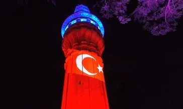 Tarihi Beyazıt Kulesi’ne Türk bayrağı yansıtıldı