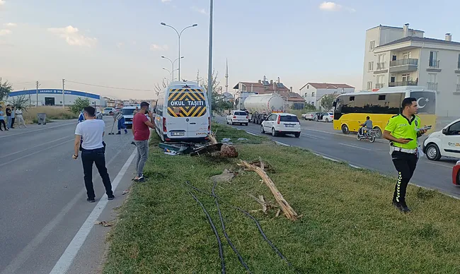 aksarayda-isci-sevisi-reklam-panosuna-carpti-6-yarali-1787851071733.jpeg