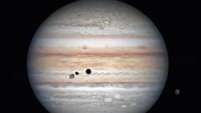 Jüpiter'in üç uydusu aynı hizada ilk kez böyle görüntülendi!