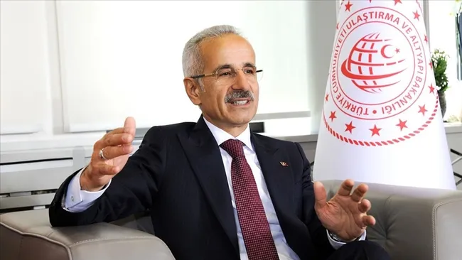 cocuklarin-sosyal-medya-kullanimina-yeni-duzenleme-bakan-uraloglu-tarih-verdi-1735243186531.jpg