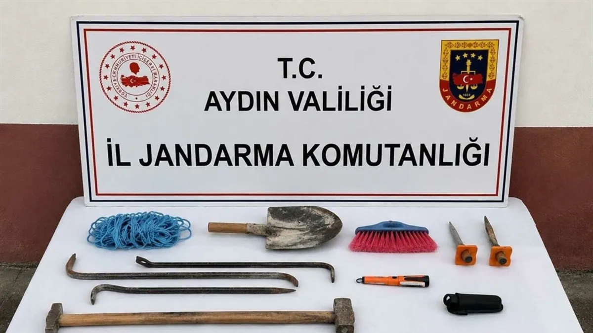 Aydın'da kaçak tarihi eser kazısına baskın: 3 şüpheli suçüstü yakalandı