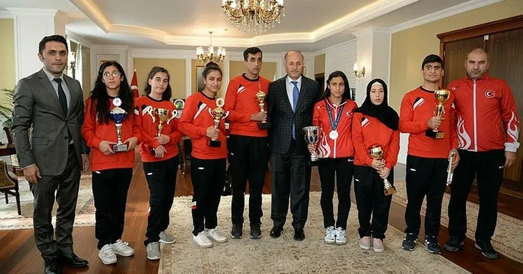 Şampiyonlardan Vali Azizoğlu’na ziyaret