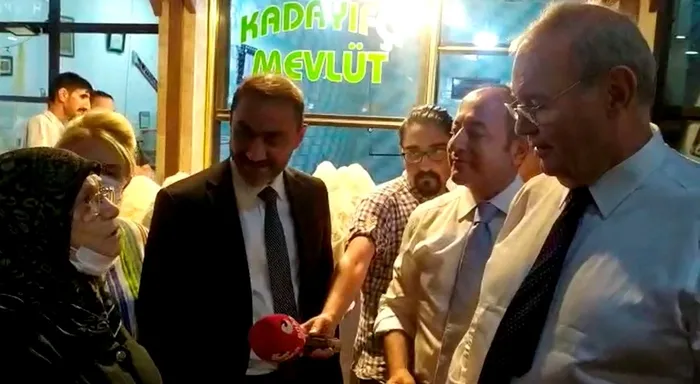 chpye-tepki-gosteren-mevlude-teyze-chp-doneminde-acliktan-oluyorduk-1658547671536.jpg Elazığ’daki heyete tepki gösteren Mevlüde Teyze: ‘CHP döneminde açlıktan ölüyorduk’