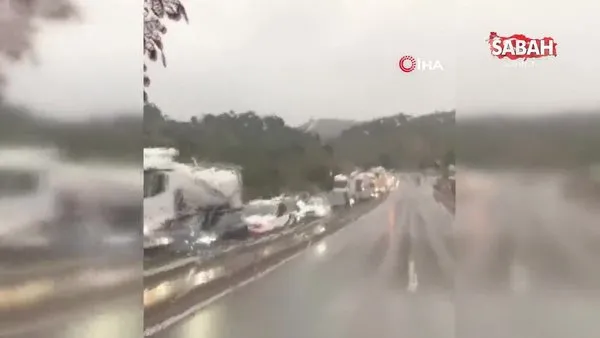 Gübre yüklü kamyon devrildi, karayolunda 10 kilometre araç kuyruğu oluştu | Video