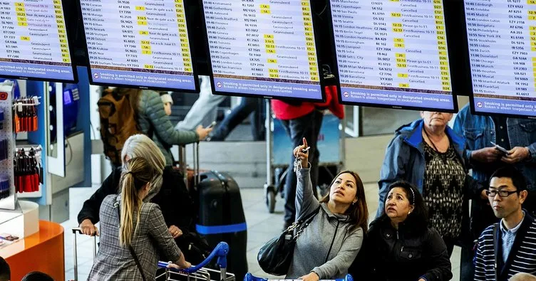 Amsterdam’da yüzlerce uçuş iptal edildi