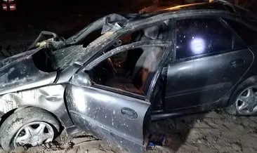 Sivas'ta otomobil tarlaya devrildi: 1 ölü, 1 yaralı #sivas
